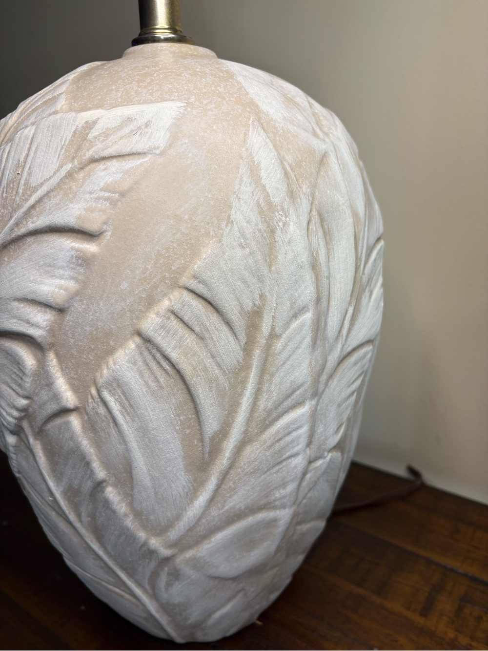 Vintage 1980’s Plaster Table Lamp Textured Banana Leaf Design - Picture 5 of 10